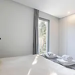 Stylish Flat W/ Gym & Parking By Lovelystay Daire
