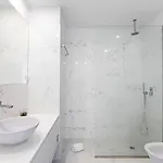 Stylish Flat W/ Gym & Parking By Lovelystay Daire Porto