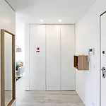 Stylish Flat W/ Gym & Parking By Lovelystay Daire *
