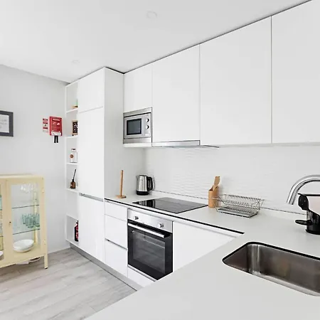 Stylish Flat W/ Gym & Parking By Lovelystay Daire