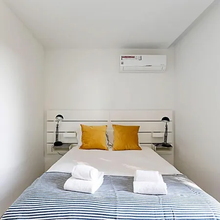 Stylish Flat W/ Gym & Parking By Lovelystay