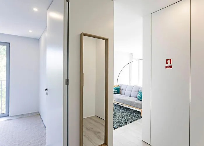 Stylish Flat W/ Gym & Parking By Lovelystay Πόρτο