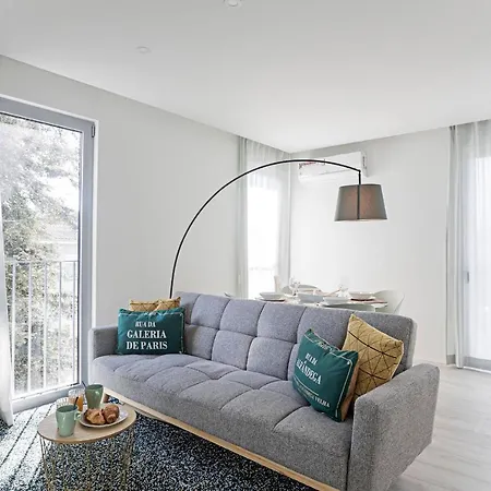 Apartment Stylish Flat W/ Gym & Parking By Lovelystay *
