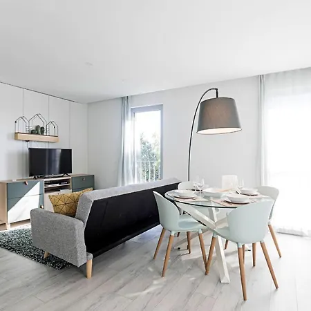 Apartment Stylish Flat W/ Gym & Parking By Lovelystay