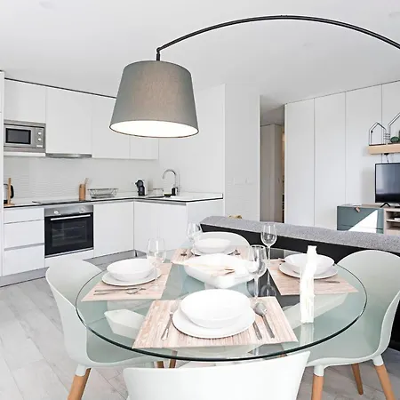 Apartment Stylish Flat W/ Gym & Parking By Lovelystay