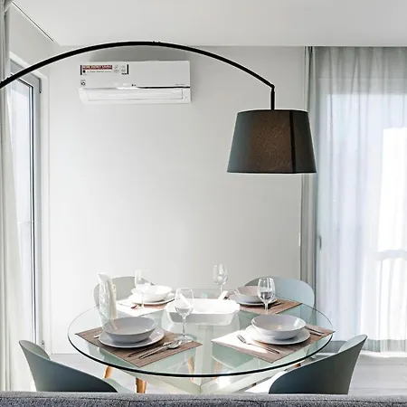 Stylish Flat W/ Gym & Parking By Lovelystay * Порту