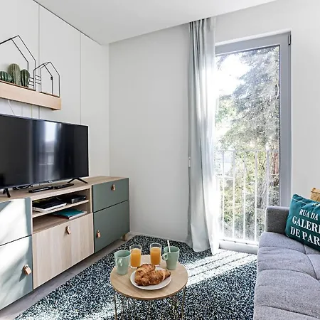Stylish Flat W/ Gym & Parking By Lovelystay Apartment