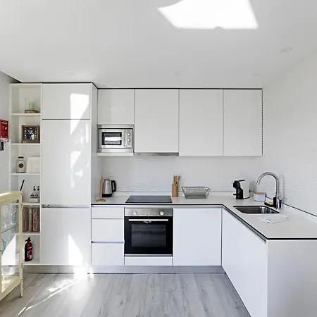 Stylish Flat W/ Gym & Parking By Lovelystay Апартаменты