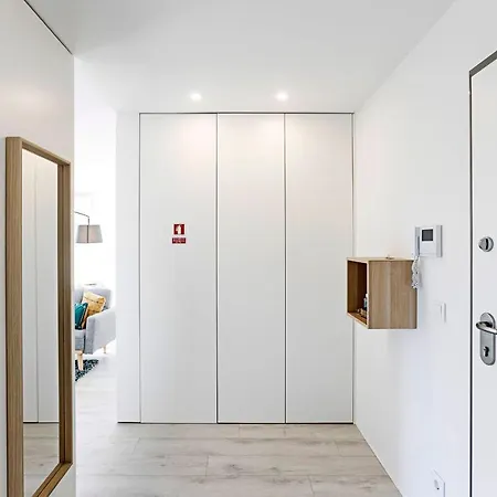 Stylish Flat W/ Gym & Parking By Lovelystay Apartment *