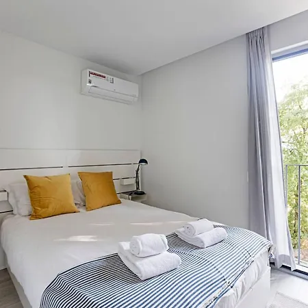 Apartment Stylish Flat W/ Gym & Parking By Lovelystay