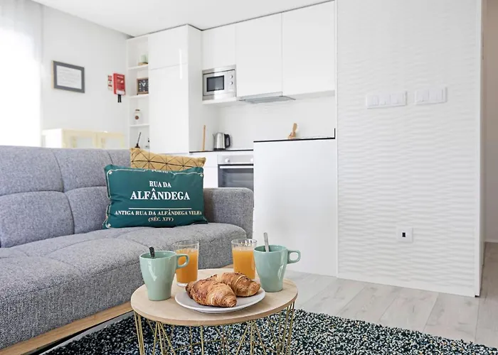 Stylish Flat W/ Gym & Parking By Lovelystay * ポルト