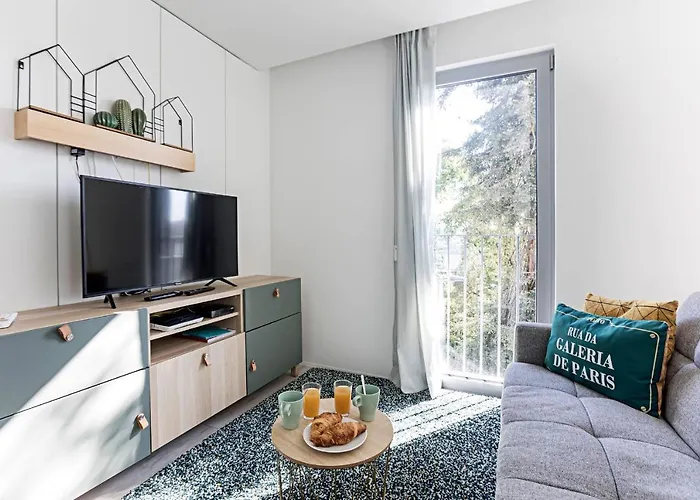 Stylish Flat W/ Gym & Parking By Lovelystay アパート