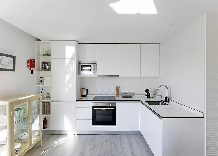 Stylish Flat W/ Gym & Parking By Lovelystay アパート