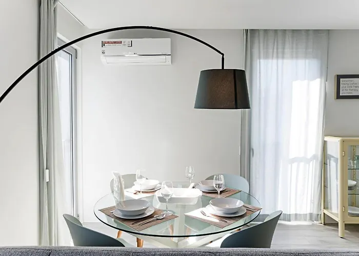 Stylish Flat W/ Gym & Parking By Lovelystay * Порту